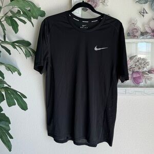 Nike Men's Black Short Sleeve Tee
